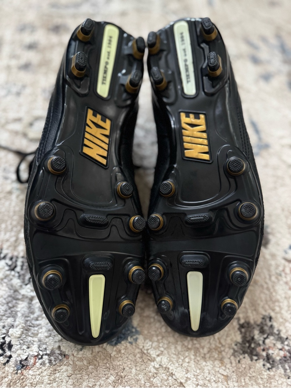 Nike Tiempo Men's Black Leather Soccer Cleats with White & Gold Accents Size 11 - Picture 3 of 6
